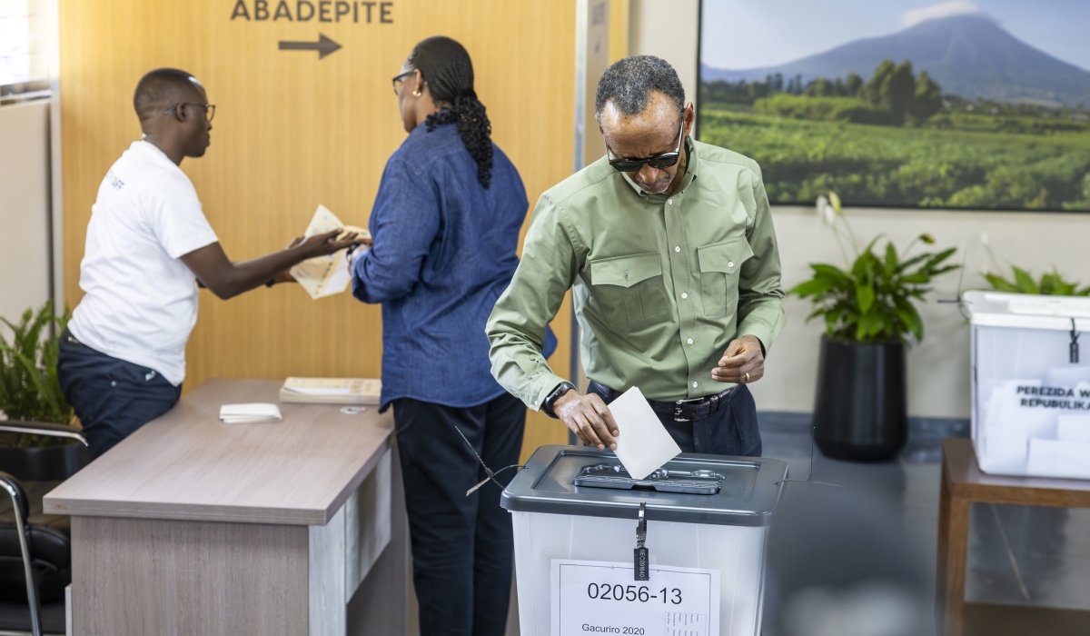 President Paul Kagame and First Lady Jeannette Kagame cast their ballots in the presidential and parliamentary elections at SOS Kagugu polling station in Kinyinya, Gasabo on Monday, July 15. Photo by Olivier Mugwiza