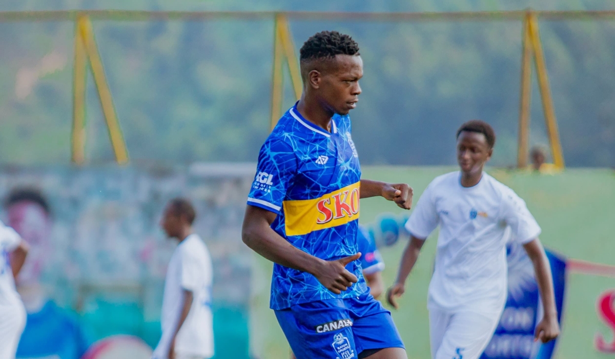 Tanzanian striker Raymond Lolendi at Rayon Sports training.