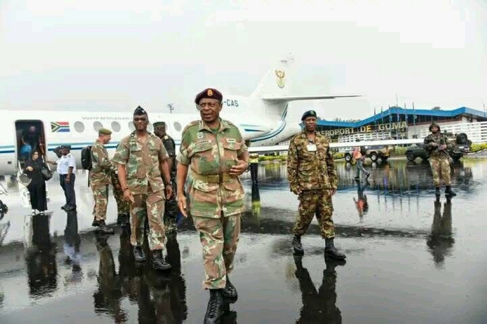 The Chief of the South African National Defence Force (SANDF) Gen Rudzani Maphwanya  visits South African troops deployed in eastern DR Congo to fight alongside FARDC and FDLR genocidal group. Courtesy