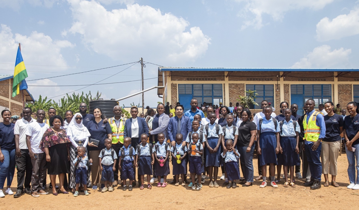Dubai Port World Kigali, a key logistics platform in Masaka Sector, visited Cyamongi Primary School in Masaka to distribute school kits on February 28.