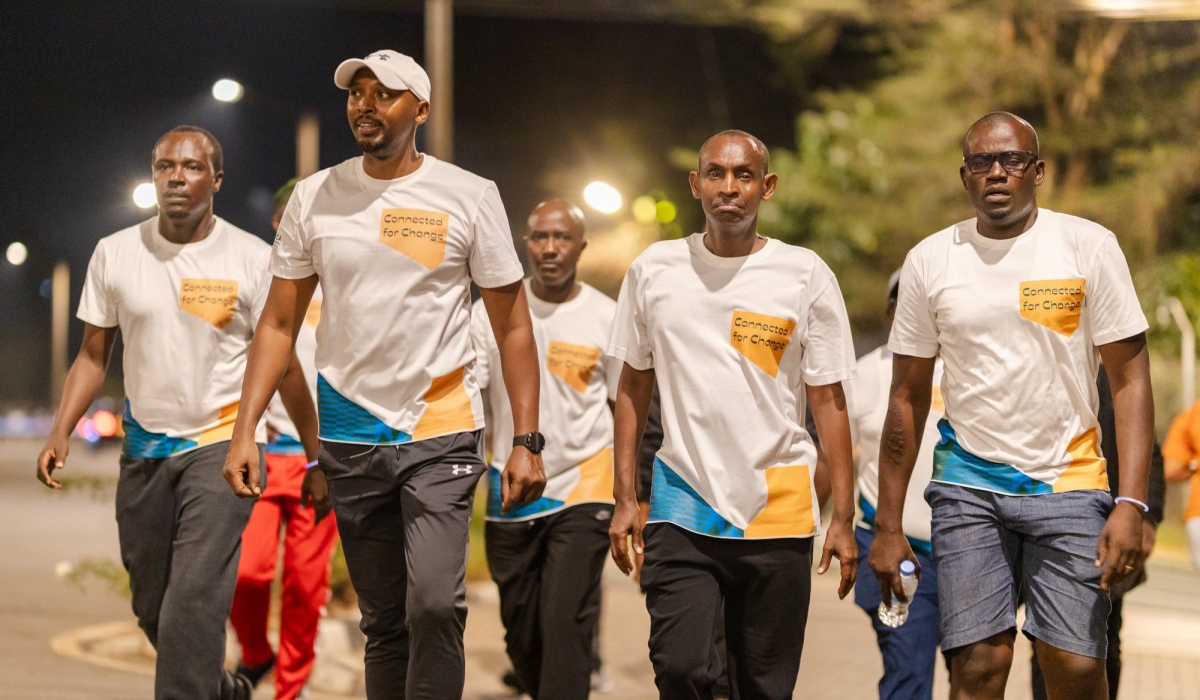 Minister of Health Dr Sabin Nsanzimana (c) joined hundreds of participants at the Night Run – Walk for Change, ahead of the conference on March 2. Courtesy