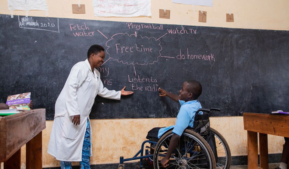 Teachers support a disabled student by addressing his special needs and promoting inclusive education. / Photo: Courtesy.