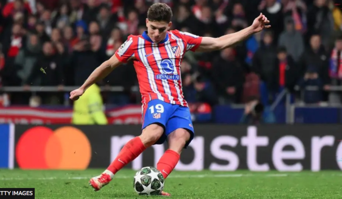 Julian Alvarez slipped as he took Atletico Madrid&#039;s second penalty