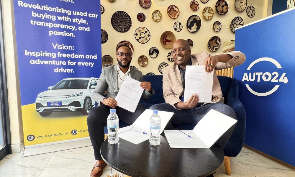 Regis Musanganya … In-coming Rwanda Director of Fleeti(L) and Ivan Ruzibiza,  Rwanda  Country Manager, Auto24 Africa during the signing of the agreement in Kigali. Fleeti, a specialist in connected fleet management solutions, and AUTO24.africa, signed an exclusive distribution contract covering all of the group&#039;s countries. COURTESY