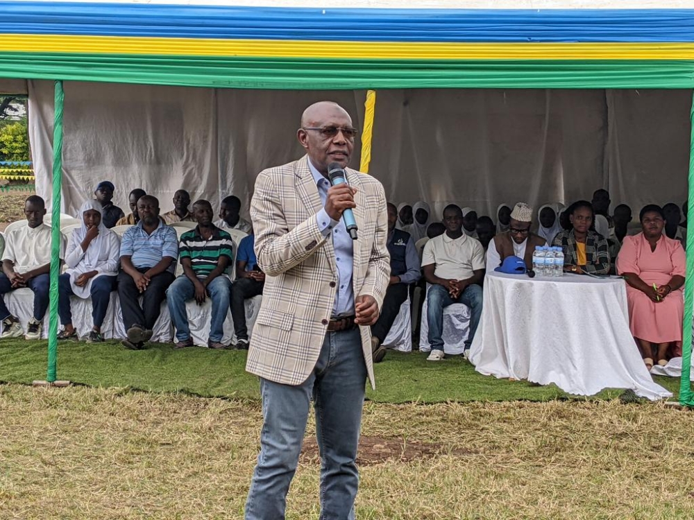Deputy Ombudsman, Abbas Mukama, addresses GS Bugarama students in Rusizi on Thursday 20. Photos by Germain Nsanzimana