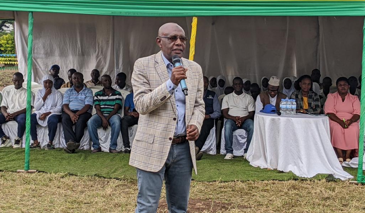 Deputy Ombudsman, Abbas Mukama, addresses GS Bugarama students in Rusizi on Thursday 20. Photos by Germain Nsanzimana