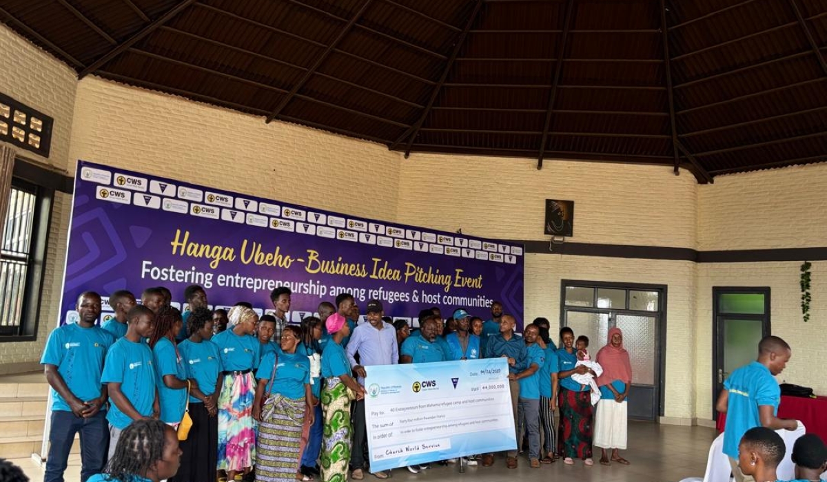 40 entreprenuers in Mahama, Kirehe Dstrict won Rwf44 million to start their businesses.