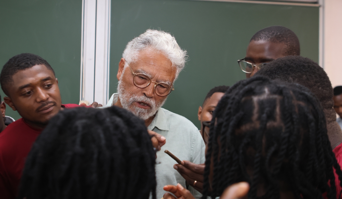 Georges Kamanayo showing students the ishango bone