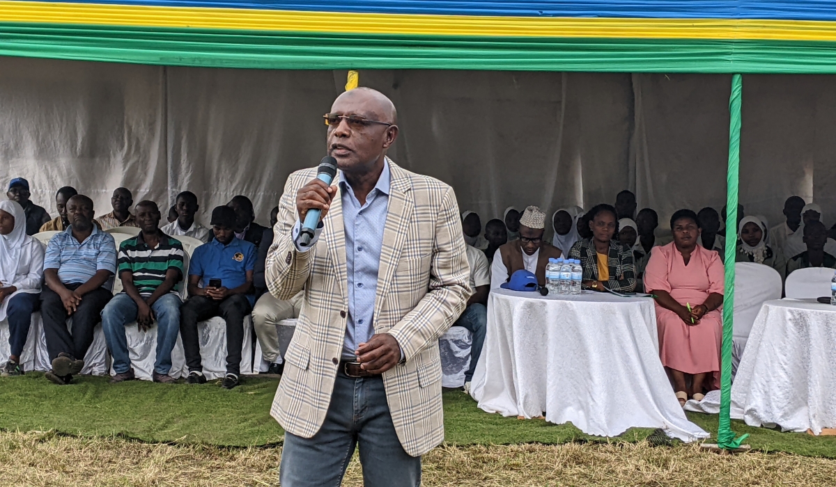 The Deputy Ombudsman, Abbas Mukama, addresses people in Bugarama Sector, Rusizi District. Photos by Germain Nsanzimana.