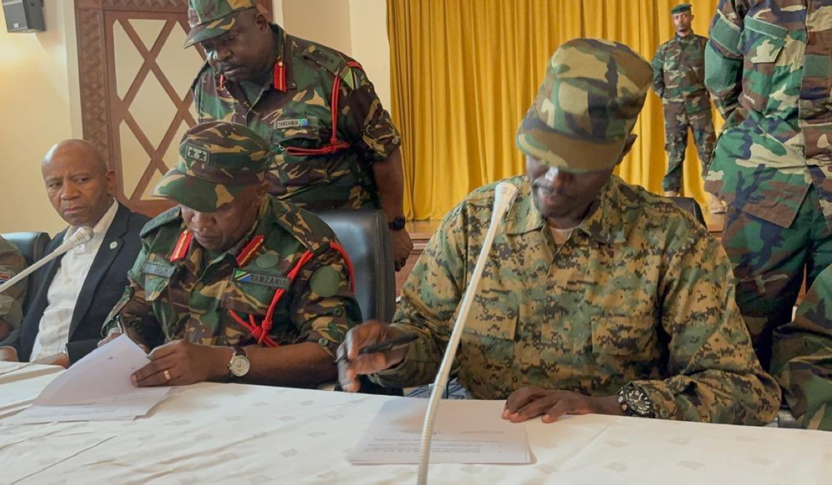 Tanzania’s Maj Gen Ibrahim Michael Mhona and Alliance fleuve Congo military commander Maj Gen Sultani Makenga sign the agreement on SADC troops’ withdraw, on Friday, March 28, during their meeting at Serena Hotel, in Goma.