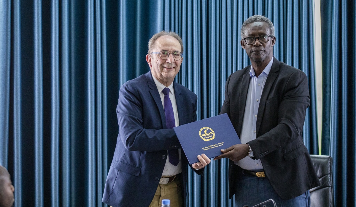 Prof. Jean Ngamije, the Vice Chancellor of UNILAK and Philippe Maussire, the Mayor of Avenay Val D’Or during the signing ceremony in Kigali on Friday, March 28. Photos by Dan Gatsinzi