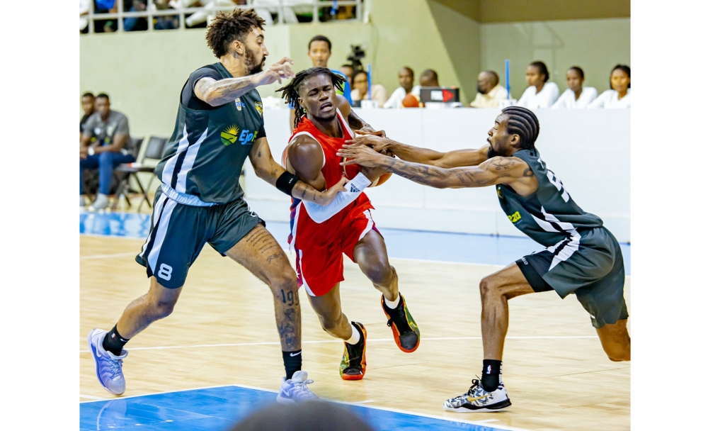 Point guard Smith Shakir (R) scored 23 points as Tigers stunned REG in Sunday&#039;s game at Petit Stade indoor gymnasium-courtesy