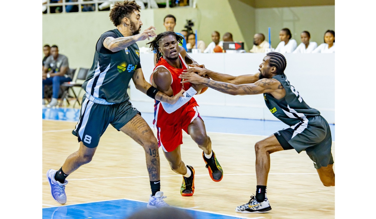 Point guard Smith Shakir (R) scored 23 points as Tigers stunned REG in Sunday&#039;s game at Petit Stade indoor gymnasium-courtesy