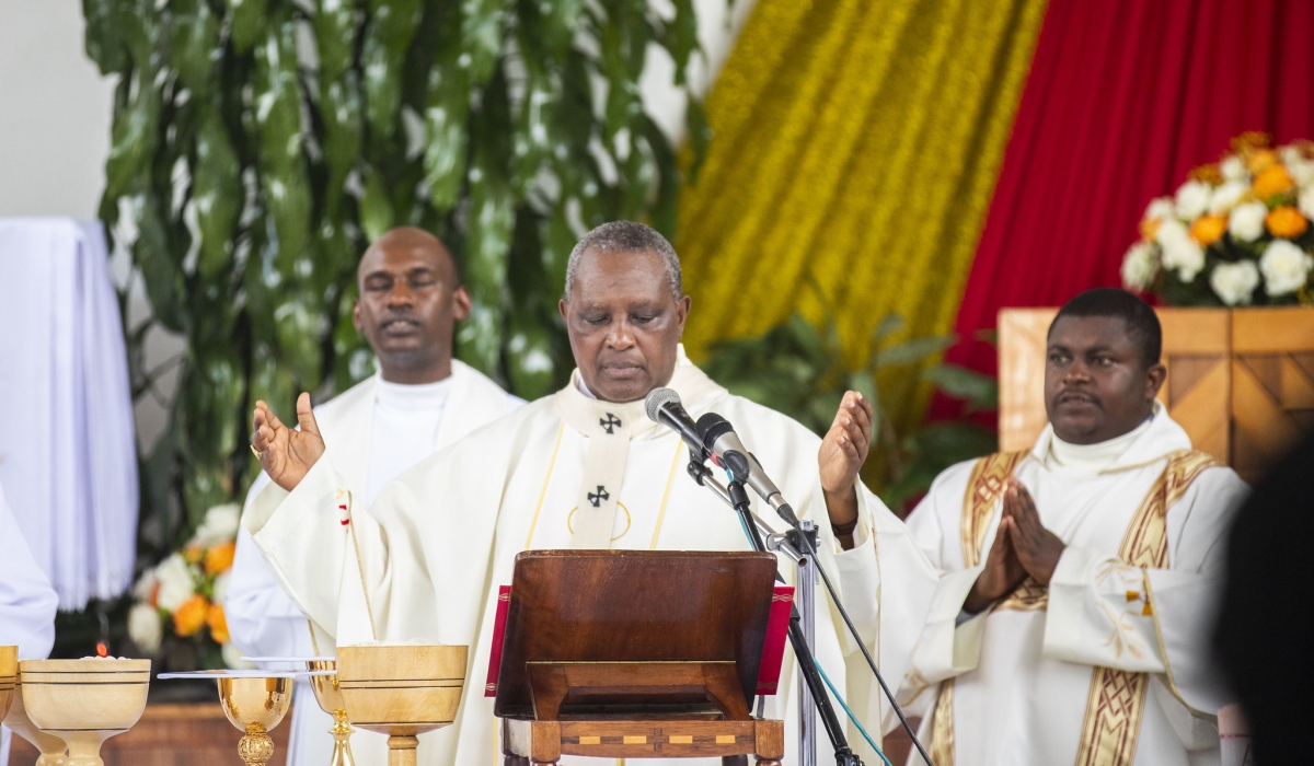 Cardinal Antoine Kambanda, the Roman Catholic Archbishop of Kigali, leads the holy communion mass on Easter at St Michel Cathedral on April 20. Photos by Emmanuel Dushimimana