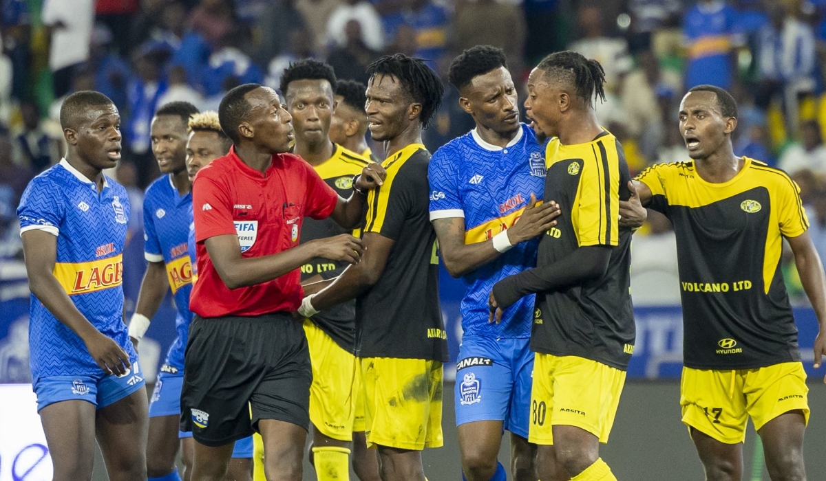 Centre referee Claude Ishimwe tries to calm down tension between Rayon Sports and Mukura