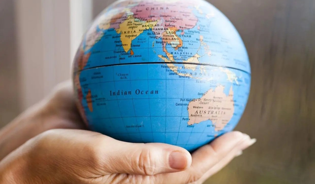 Investors scramble for Kenya&#039;s Treasury bills as yields fall.