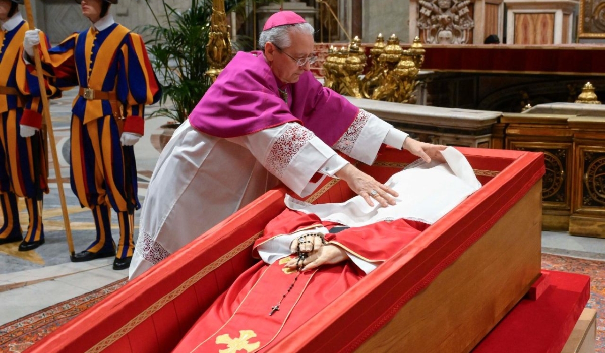 The Pope&#039;s coffin is sealed. (VATICAN MEDIA Divisione Foto)