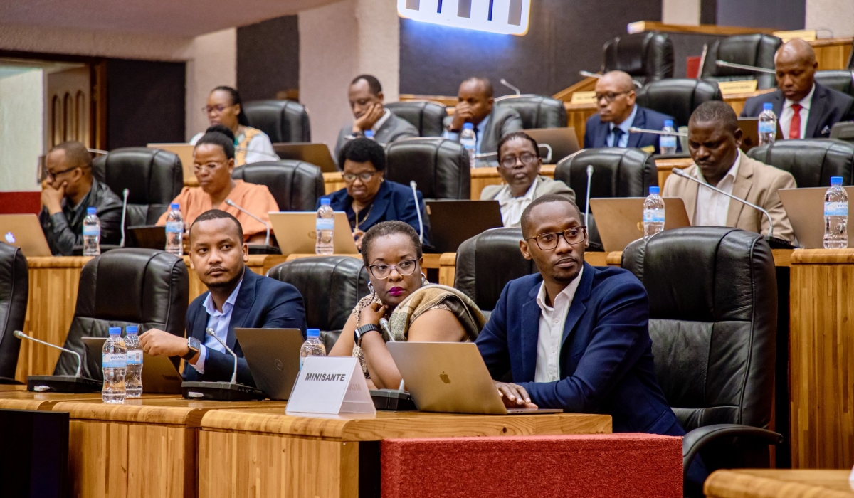 Representatives from the Ministry of Health and those from different medical entities, during the session related to the new healthcare service bill, on Wednesday, April 30, 2025 (courtesy).