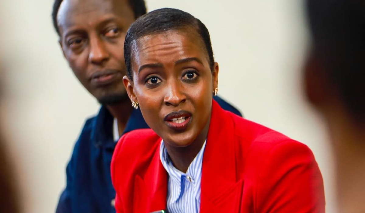 Mukazayire speaks to APR players during her visit to the team&#039;s camp.