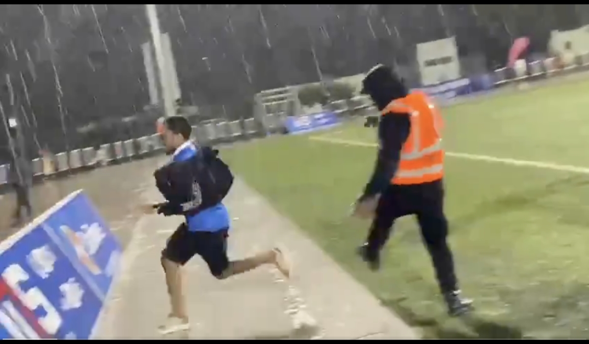 Rwanda National Police have confirmed the arrest of Venuste Akimana, a steward who was seen kicking a fan during Sunday’s 1-0 win over Police FC. Courtesy