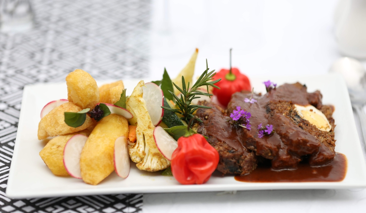 One of the ways to avoid leaky gut problems is to chew your meals well.