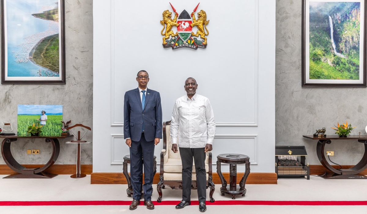 Kabarebe (left) poses for a picture with Ruto during thier meeting at the Kenyan State House in Nairobi. PHOTO BY KENYAN PRESIDENT&#039;S OFFICE