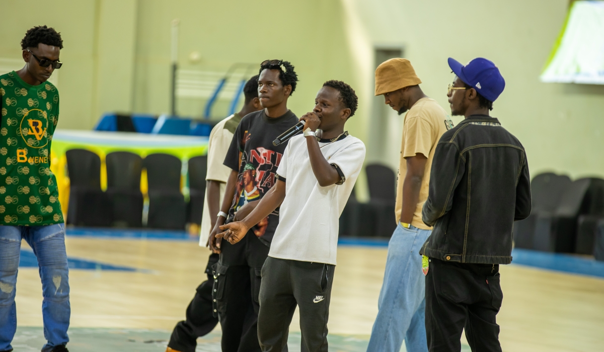 Some aspiring rappers put up energetic battle on the stage during Kigali Streetball-Photos by Willy Mucyo 