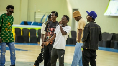 Some aspiring rappers put up energetic battle on the stage during Kigali Streetball-Photos by Willy Mucyo 