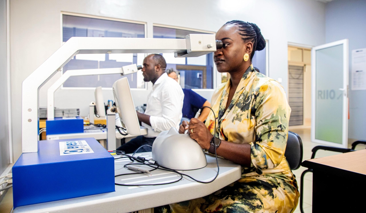 Rwandan ophthalmologists received training on July 23 at RIIO in Nyarutarama, using virtual reality simulators that replicate the human eye in 3D for surgical practice. Photos: Keza Kellya.