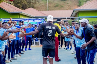 Police HC give APR HC a guard of honour after the latter won the Coupe du Rwanda at Kimisagara handball ground on Sunday, July 27-courtesy
