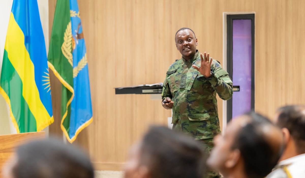 RDF&#039;s spokesperson Brig. Gen Ronald Rwivanga addresses the Sri Lankan delegation.