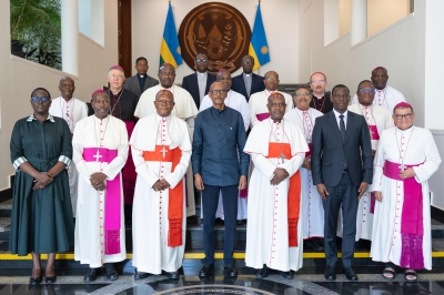 President Kagame poses for a photo with Catholic clerics visiting his office on Saturday, August 2. Photo by Village Urugwiro
