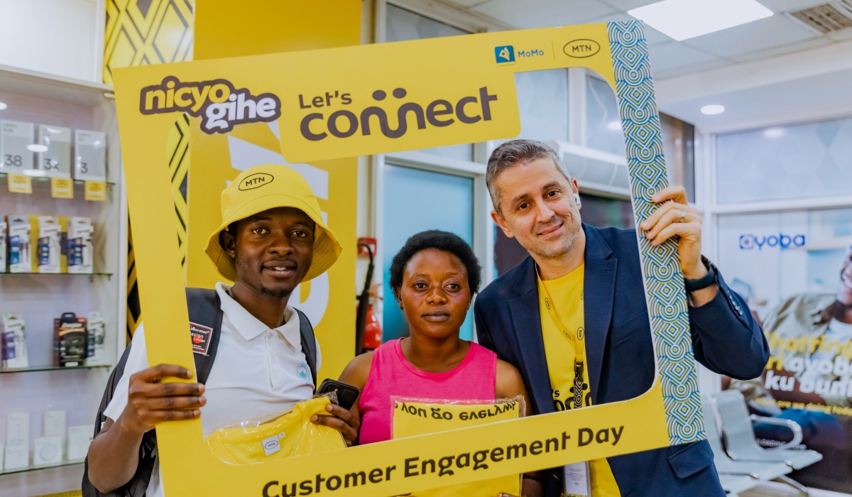 MTN RWANDA Chief Executive Officer Ali Monzer (R), during a recent campaign to celebrate Customer Engagement Day. The company was on Thursday, July 31, fined tens of millions of francs by RURA following recent service disruptions. Courtesy