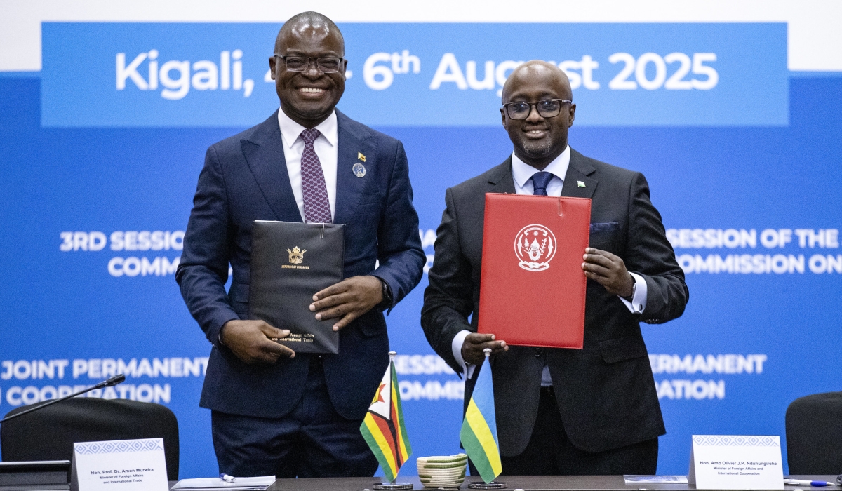 The Minister of Foreign Affairs and International Cooperation Olivier Nduhungirehe, (R) along with his Zimbabwean counterpart, Amon Murwira after signing five cooperation agreements in Kigali on Tuesday, August 6.. All photos by Dan Gatsinzi