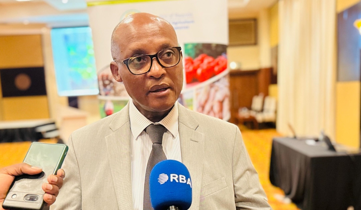 Minister of Agriculture and Animal Resources, Mark Cyubahiro Bagabe, speaks to journalists during the meeting focused on strengthening Rwanda’s agricultural exports, on August 14, 2025, in Kigali (Emmanuel Ntirenganya)