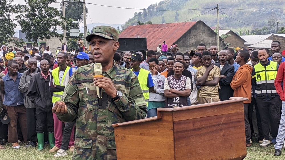Major General Eugene Nkubito, Commander of the 3rd Division in Western Province speaking during the meeting in Cyanzarwe Sector. Photos by Germain Nsanzimana