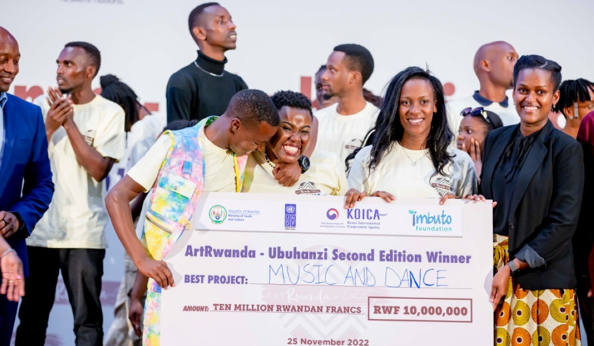 Contestants pose with a cash prize at a past Art Rwanda Ubuhanzi contest. The special All Stars editions kicks off Tuesday, August 26, at Cenetra Hotel Kabuga in Kigali-File
