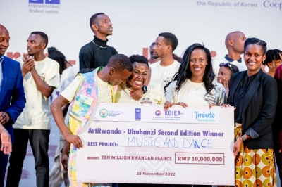 Contestants pose with a cash prize at a past Art Rwanda Ubuhanzi contest. The special All Stars editions kicks off Tuesday, August 26, at Cenetra Hotel Kabuga in Kigali-File