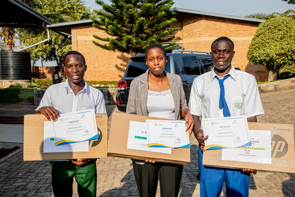Abayo Jennifer Mugisha (C) ranked first in the country in languages with 93.49 per cent and Jean-Lambert Kagemana (L) and Emmanuel Nshimiyimana.