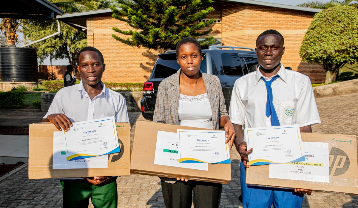 Abayo Jennifer Mugisha (C) ranked first in the country in languages with 93.49 per cent and Jean-Lambert Kagemana (L) and Emmanuel Nshimiyimana.