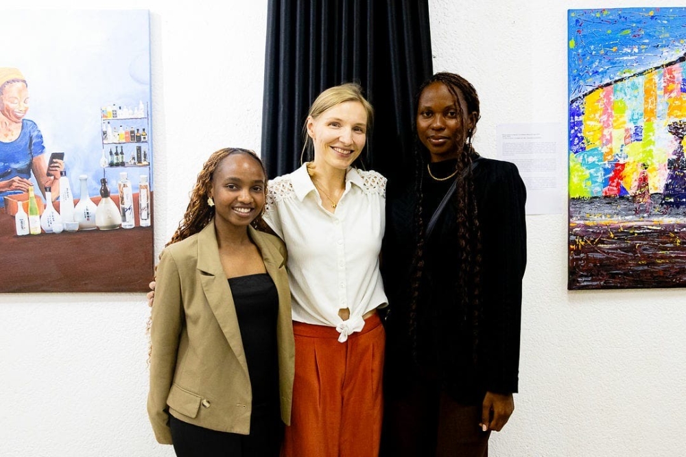 Rwandan female artists Inès Barbara Ineza and Ingrid Mukundente pose for a photos with an painting enthusiast during the Threads of Becoming exhibition at Institut Français du Rwanda on Tuesday, September 2. Photo: Courtesy