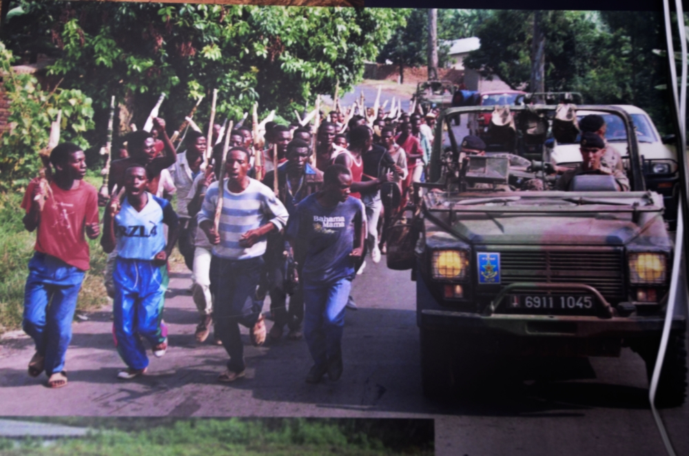 Interahamwe during a training under the inspection of the French army in  Rwanda in 1990s. File