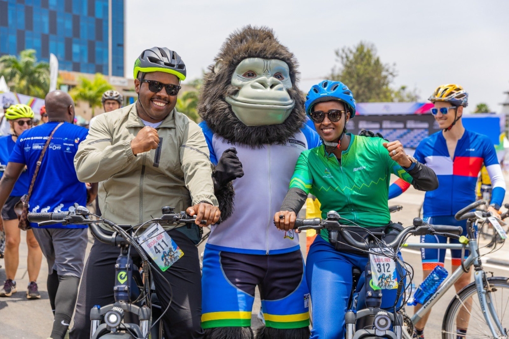 The Kigali Social Ride was attended more than 700 participants including Minister of Sports Nelly Mukazayire (R) and Kigali City Mayor Dusengiyumva Samuel (L)-Photo by Craish Bahizi