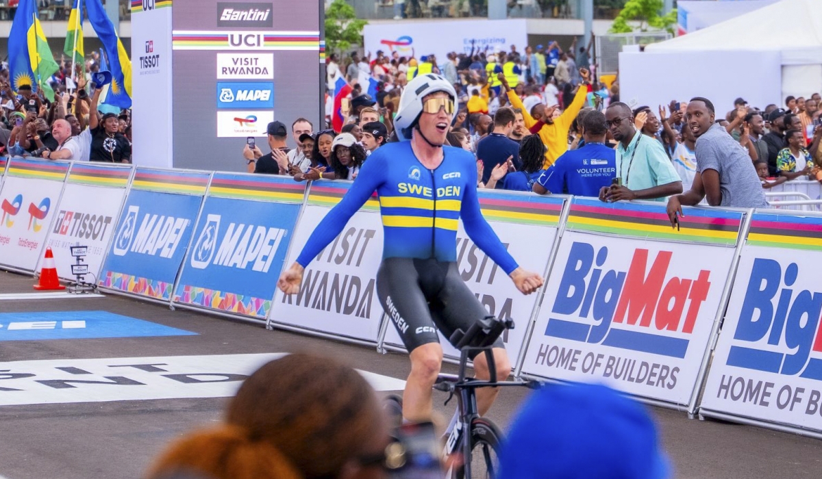 Swedish prospect Jakob Söderqvist stormed to victory and claimed his first rainbow jersey in the men’s Under-23 time trial. Photo by Umunota