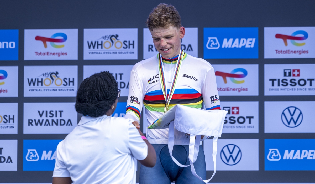 Bank of Kigali CEO Dr Diane Karusisi awards the winner of the men&#039;s Junior Individual Time Trial U23 on Tuesday, September 23. Photo Olivier Mugwiza