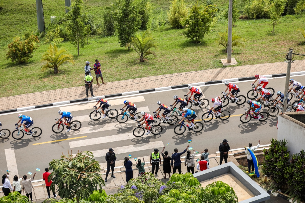 An aerial view of the peloton in Nyarutama