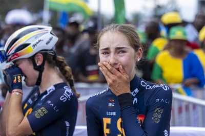 While singing the national anthem, emotions ran high and tears of joy flowed on cyclists’ cheeks as their teammate Paula Ostiz claimed gold in the junior women’s race on Saturday , September 27. All photos by Olivier Mugwiza
