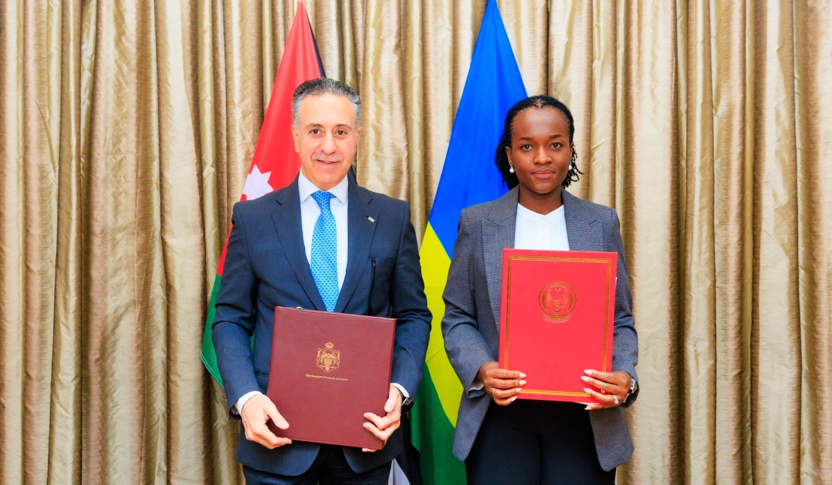 Yarub Qudah, Jordan’s minister of industry (Left) and Jane Arakwiye, Rwanda’s minister of environment after signing one of the agreements. Photo by RDB media.