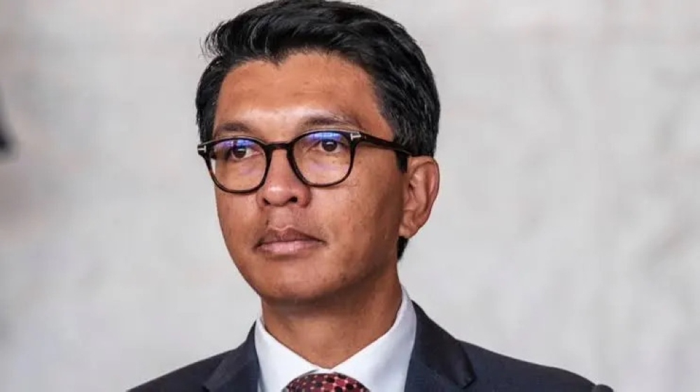 Madagaskarski predsednik Rajoelina naj bi zapustil državo po uporu vojske