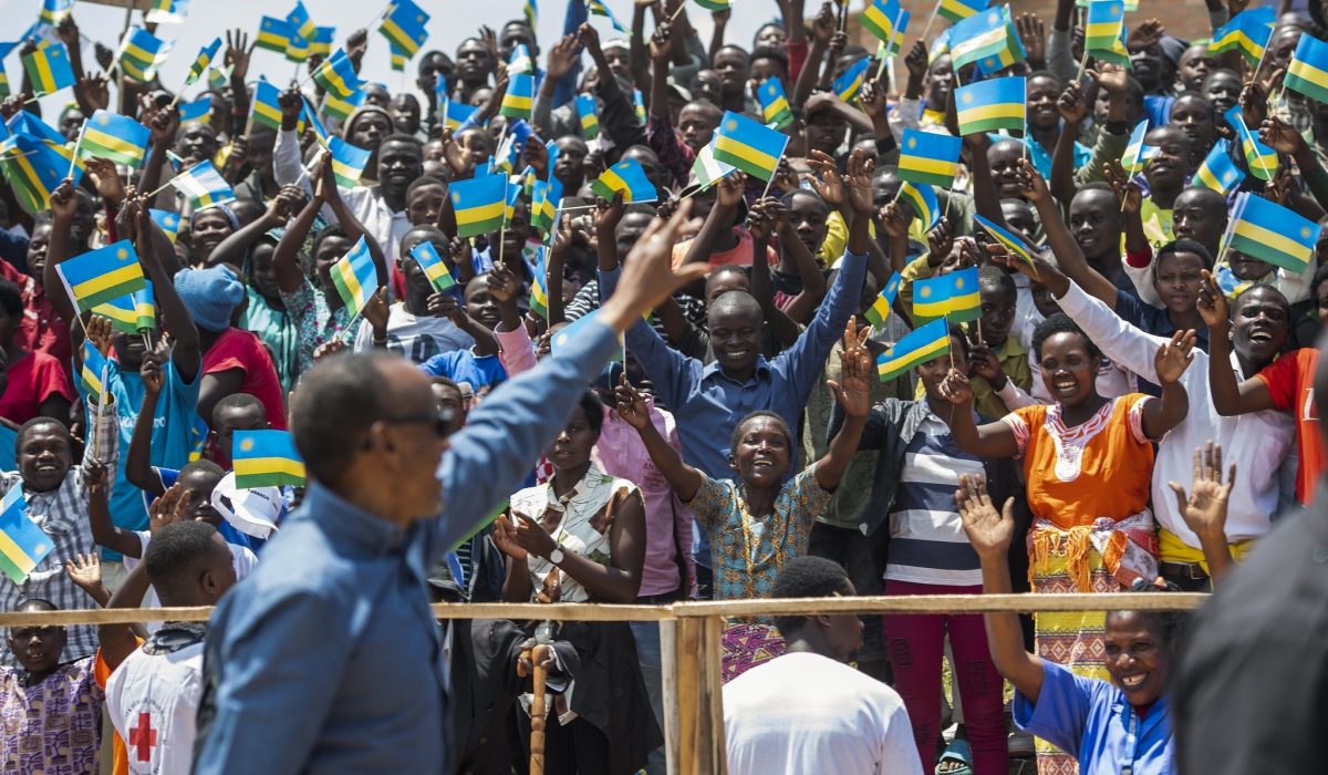 President Kagame greets  thousands of residents during his outreach in Kibingo ground Ruhango District, on August 25, 2022. Photo by Village Urugwiro